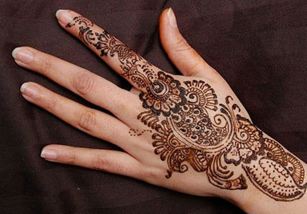 MSA fundraising with henna
