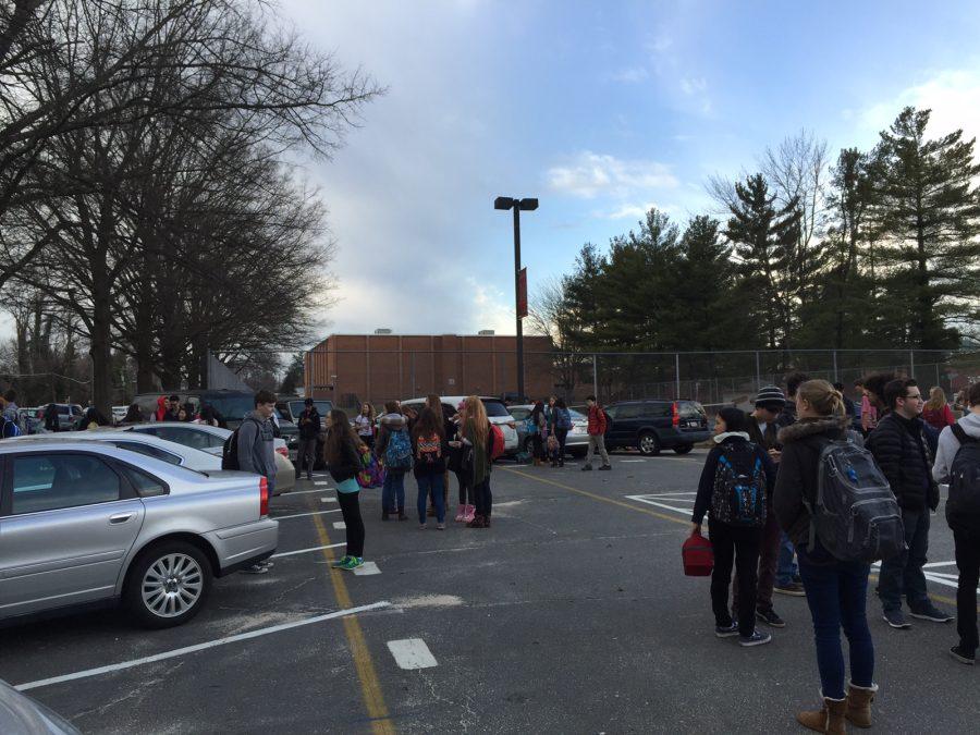 Students waiting in the Junior Lot after the 8:05 evacuation. 