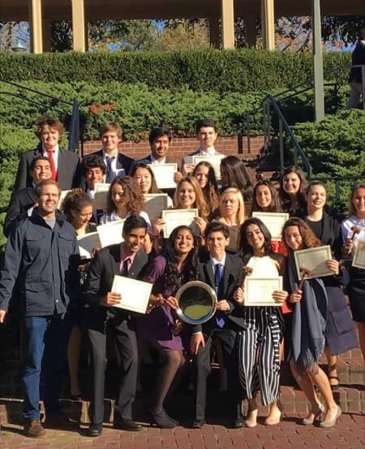 McLean MUN pictured after their win. Photo courtesy of Asia Kurtalic. 