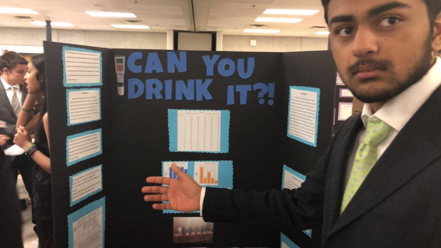 Sami Dhanani explains his project about the purification of salt water.