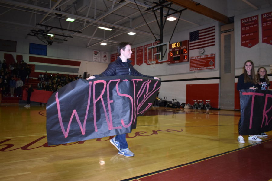 Murray carries the Wresting banner across the court.