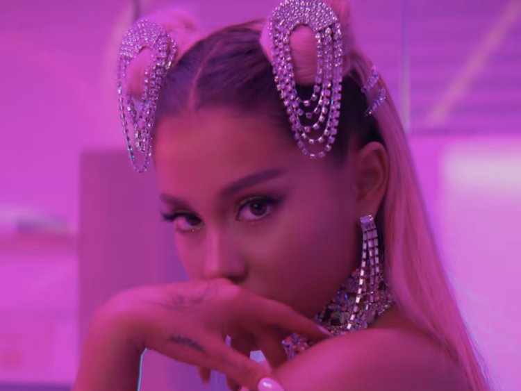 Ariana+Grande+posing+in+her+new+music+video+for+7+Rings+%28photo+via+Republic+Records%29