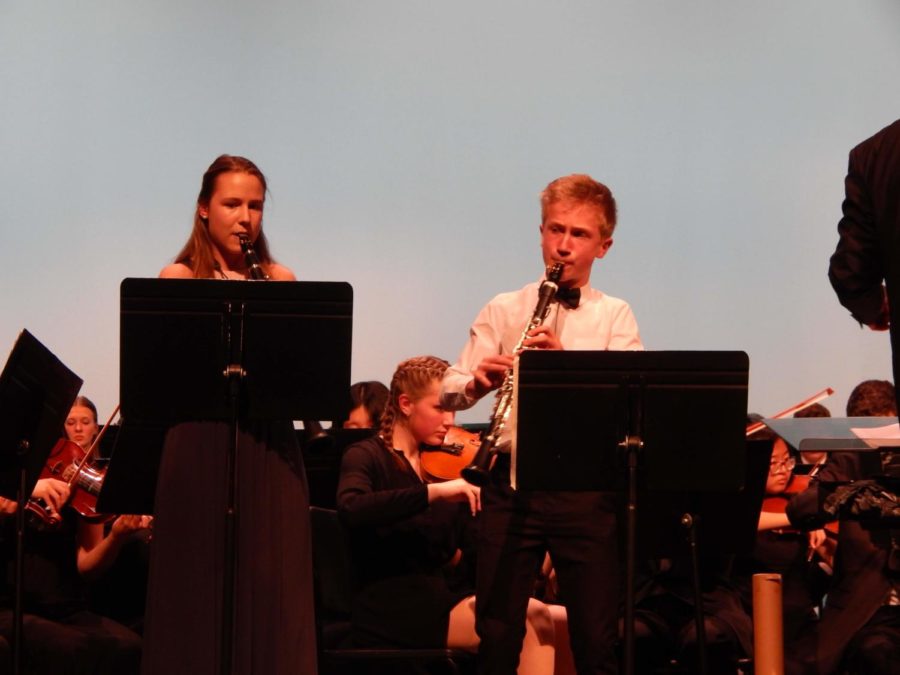 Max Cosimo Liebe and Pauline Rasev perform their duet on stage. They are playing Concerto for Two Clarinets, Op. 35 as their first piece in America. 