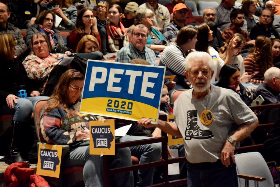 Supporters+of+Democratic+candidate+Pete+Buttigieg+congregate+in+support+at+the+Iowa+Caucus+on+Monday.+Buttigieg+went+on+to+win+the+caucus+by+a+small+margin.