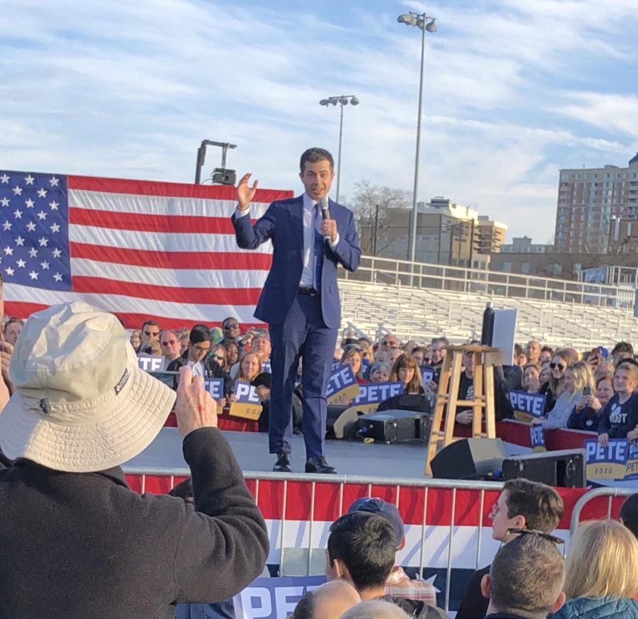 Pete+Buttigieg++gives+a+speech+at+Washington+Liberty+High+School+on+Feb+23.+Many+supporters+come+out+to+learn+more+about+his+Presidential+bid.+%28Photo+by+Isaac+Lamoreaux%29
