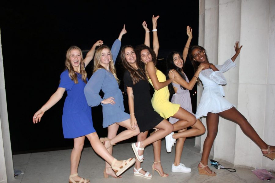 HANDS UP FOR FOCO - Juniors enjoy their night out in D.C.
