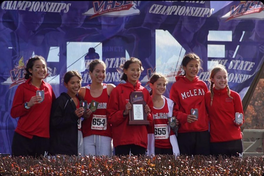 The girls XC team from left to right, consisted of Antigone Stark, Elise Walker, Sara Abouelnaga, Thaïs Rolly, Leah Durkee, and Brianna King. After all their scores were added up, the Highlander runners earned the silver medal at states.