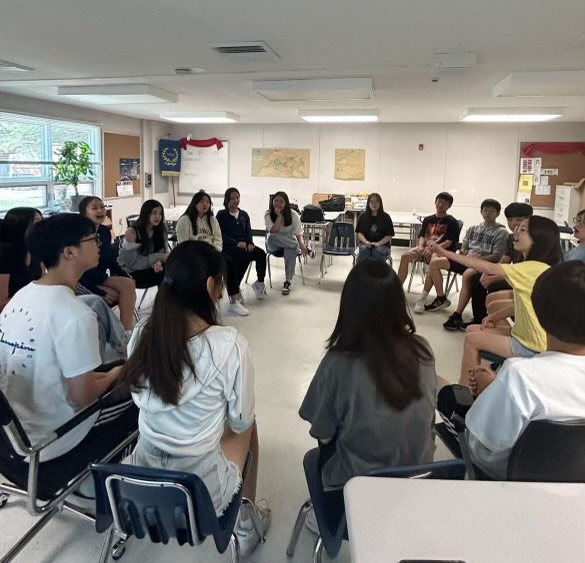 Members of the Korean Club circle around the room to discuss the plans for their ongoing meeting. Yejoon Yoo organized this gathering with her fellow co-presidents of the club.