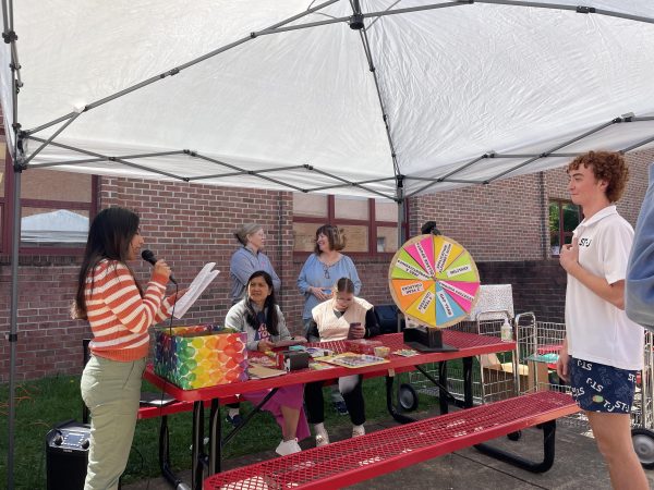 On Wednesday April 24th during all lunches, the College and Career Center hosted “Wheel of Futures” to get students acclimated with topics such as colleges, employment and financial aid. Students spin to get a trivia question, and if correct, receive a piece of candy or a prize. 