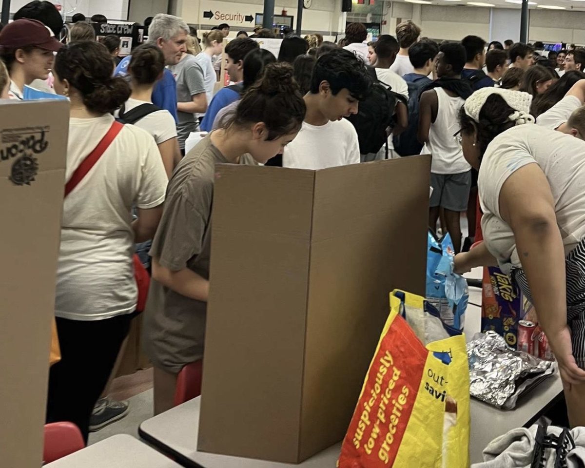 As clubs moved into the cafeteria, many interested students started showing up and crowding the booths.