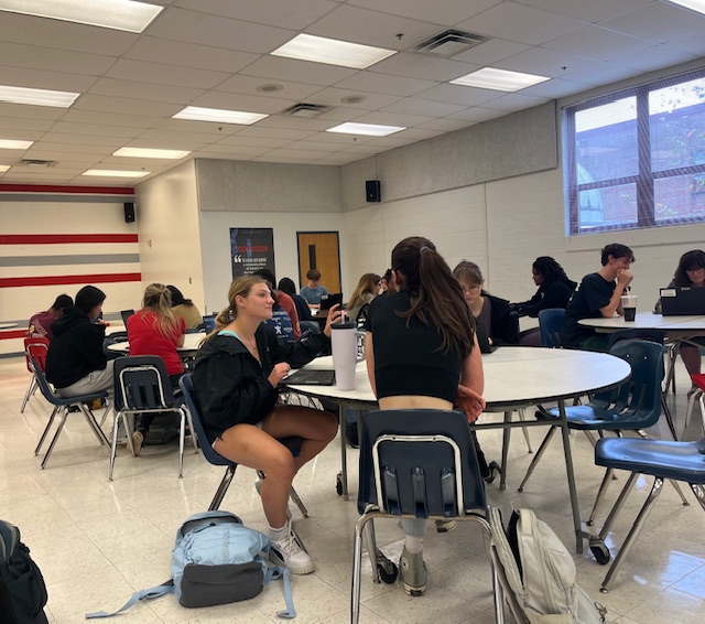 Seniors attending the seminar discussed ideas with each other and received individual help on their essay drafts. The workshop welcomed students at all progress levels.