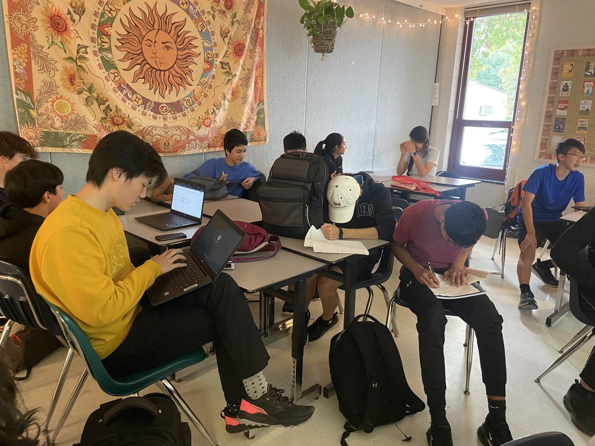 Students in the debate team prepare their practice rebuttals. The debate team is practicing their skills in preparation for the upcoming local tournament on Oct. 26.