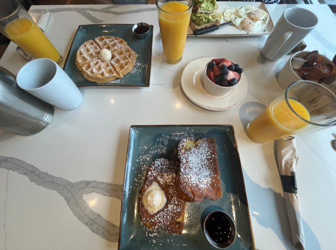 Nestled in Leesburg Pike, Silver Watch provides for a warm and cozy family-friendly environment. It's delicious french toast, savory avocado toast, and savory Belgian waffles create a delicious and simple breakfast. 