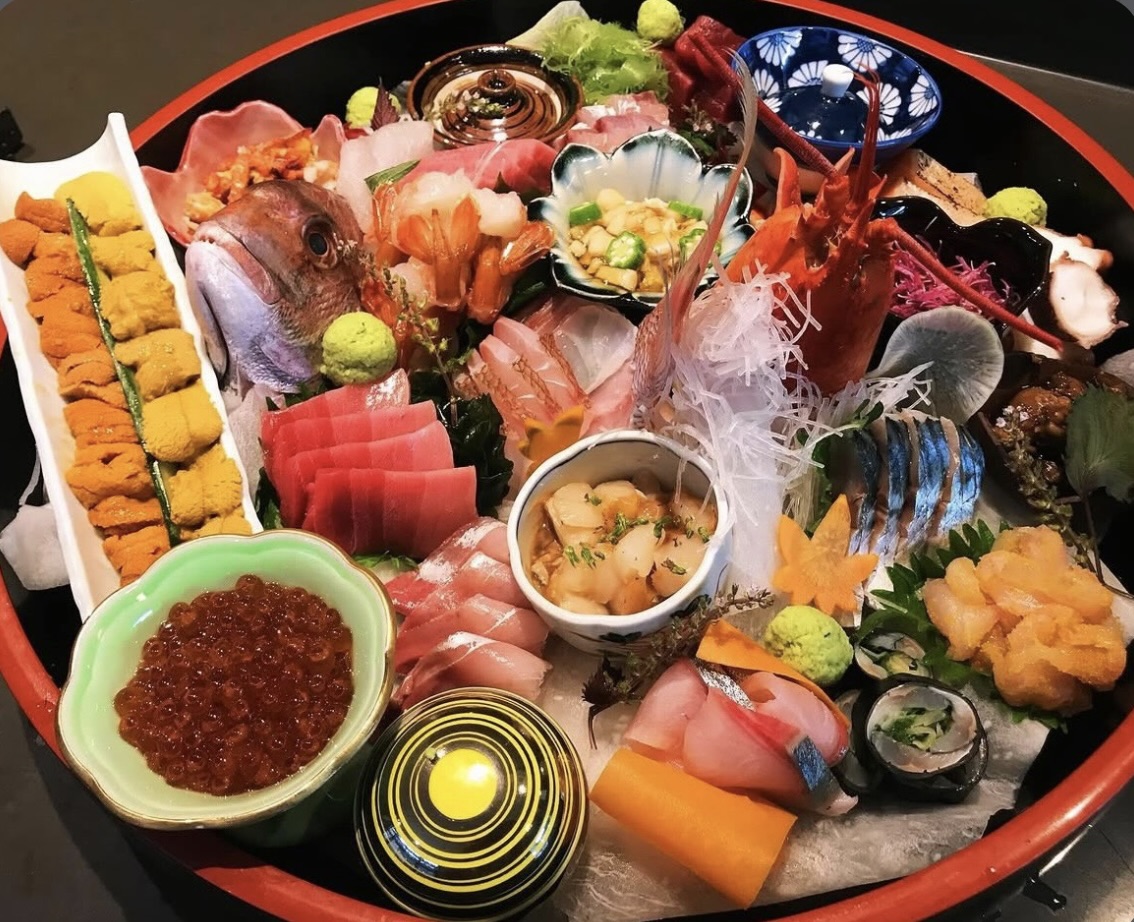 The full, sashimi dish from Sushi Taro is filled with fresh, high-quality seafood imported from Japan. Filled with sea urchin and salmon roe to tuna, yellowtail, shrimp, scallops, octopus, mackerel and lobster, it is a dish that fully displays the restaurant's commitment to quality and presentation.